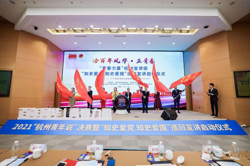 为什么明宪宗会独宠年长自己17岁的万贵妃，甚至在其去世同年郁郁而终呢？